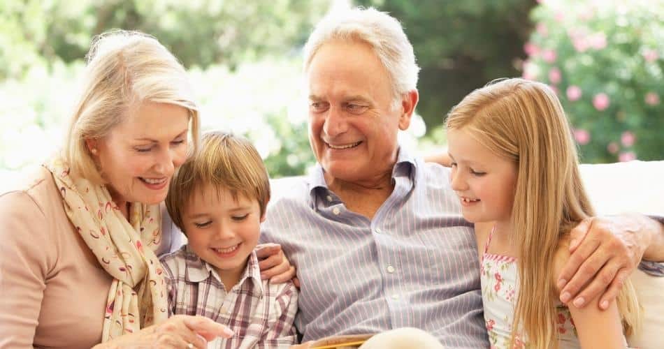 Parents and Grandparents Program là gì